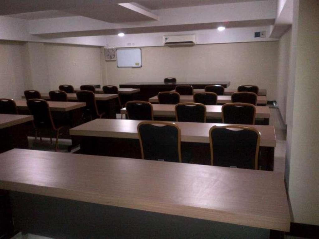 Erin Int Hotel Makassar Dış mekan fotoğraf